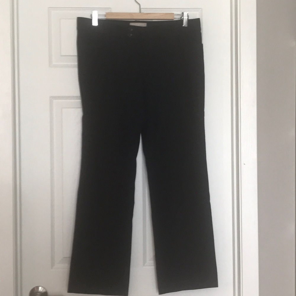 Black cropped work pants.